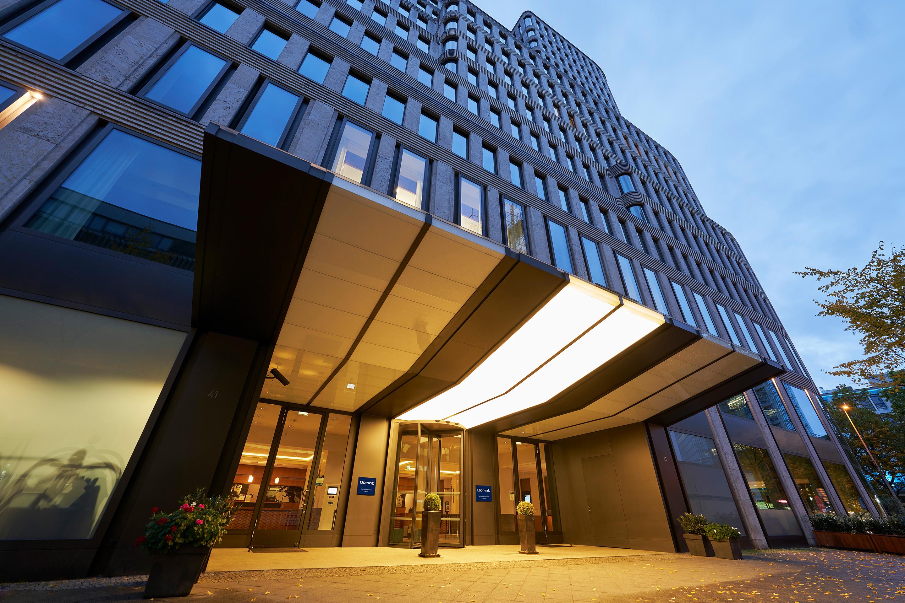 Dorint Kurfuerstendamm Berlin Exterior photo The entrance of the hotel