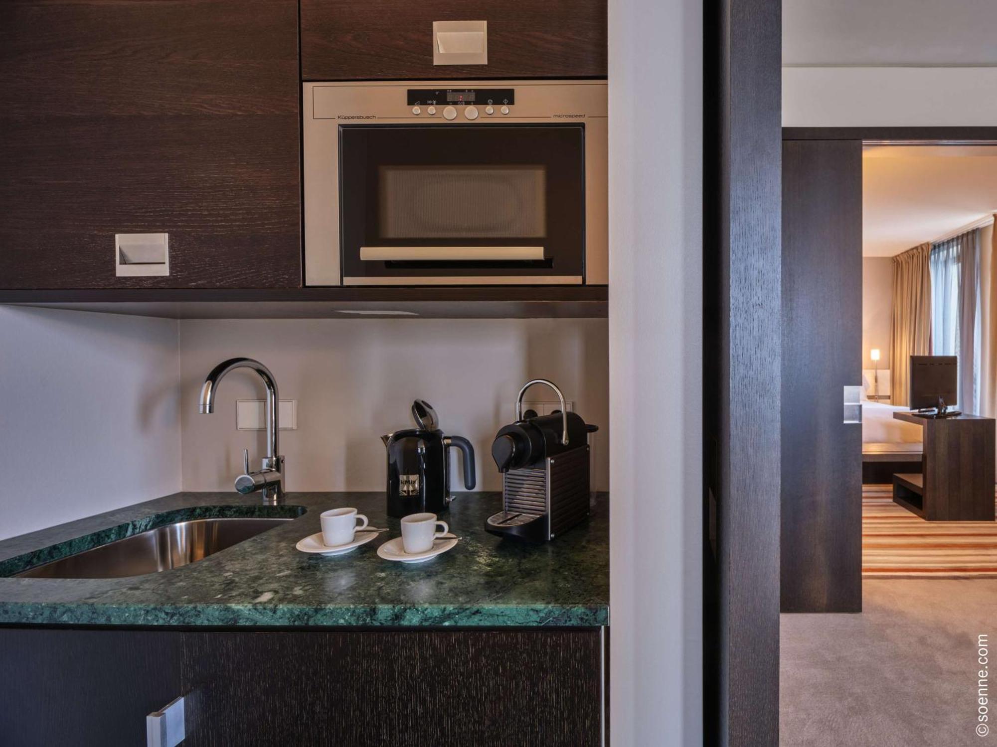 Dorint Kurfuerstendamm Berlin Exterior photo A kitchenette in a hotel